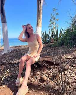 Jorgie Porter feet photo thumbnail
