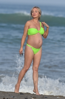 Jorgie Porter feet photo thumbnail