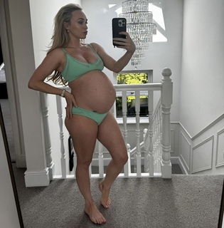 Jorgie Porter feet photo thumbnail