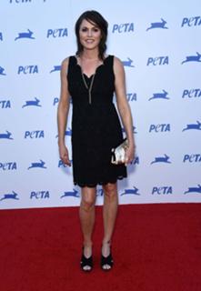 Jorja Fox feet photo thumbnail
