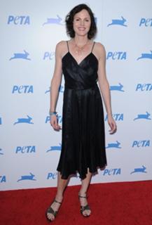 Jorja Fox feet photo thumbnail