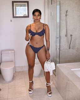 Joseline Hernandez feet photo thumbnail
