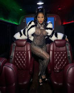 Joseline Hernandez feet photo thumbnail