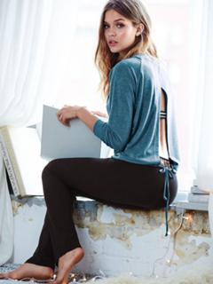 Josephine Skriver feet photo thumbnail