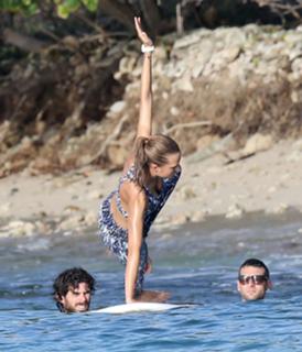 Josephine Skriver feet photo thumbnail