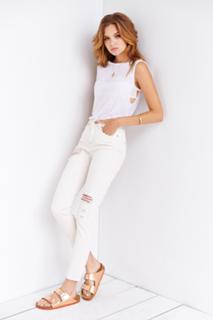 Josephine Skriver feet photo thumbnail
