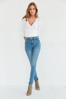Josephine Skriver feet photo thumbnail