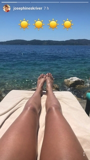 Josephine Skriver feet photo thumbnail
