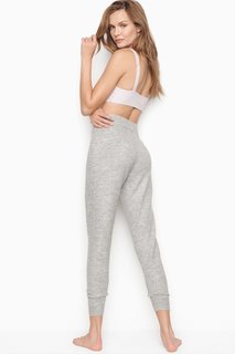 Josephine Skriver feet photo thumbnail