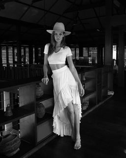Josephine Skriver feet photo thumbnail