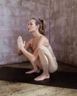 Josephine Skriver feet photo thumbnail