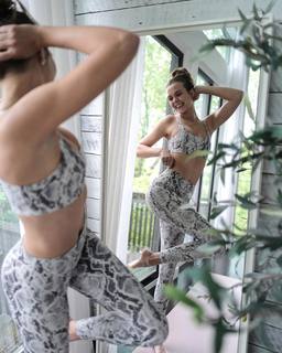 Josephine Skriver feet photo thumbnail