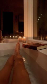Josephine Skriver feet photo thumbnail