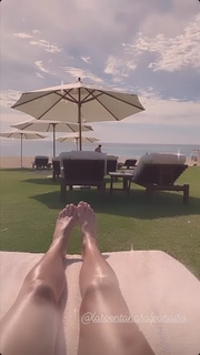 Josephine Skriver feet photo thumbnail
