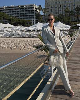 Josephine Skriver feet photo thumbnail