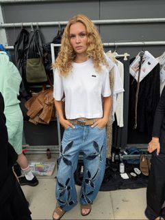 Josephine Skriver feet photo thumbnail