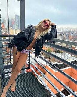 Josephine Wendel feet photo thumbnail