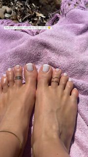 Josephine Wendel feet photo thumbnail