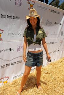 Josie Davis feet photo thumbnail