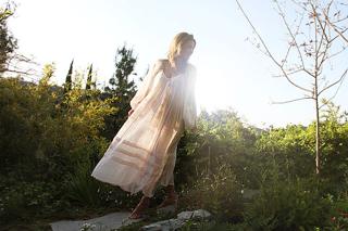 Josie Maran feet photo thumbnail