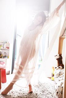 Josie Maran feet photo thumbnail