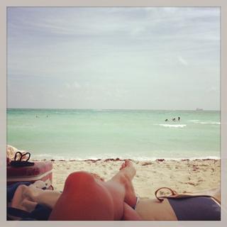 Josie Maran feet photo thumbnail