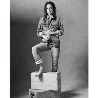 Josie Maran feet photo thumbnail