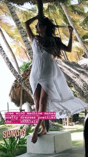 Josie Maran feet photo thumbnail