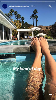 Josie Maran feet photo thumbnail