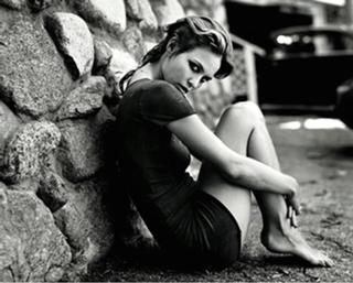 Josie Maran feet photo thumbnail