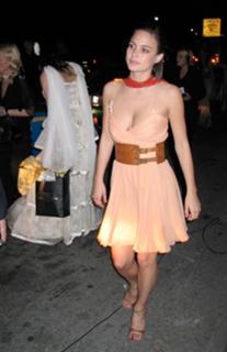 Josie Maran feet photo thumbnail