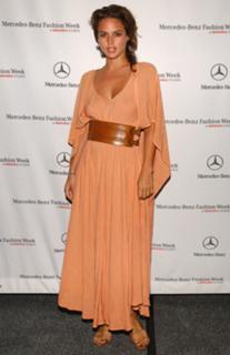 Josie Maran feet photo thumbnail