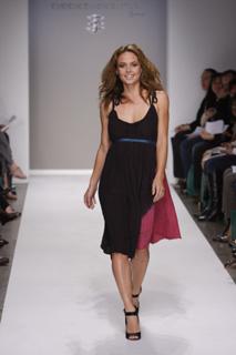 Josie Maran feet photo thumbnail