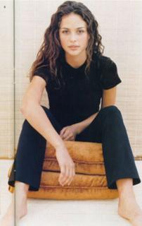 Josie Maran feet photo thumbnail