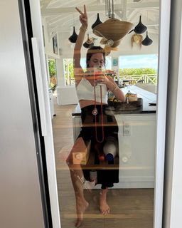 Josie Maran feet photo thumbnail