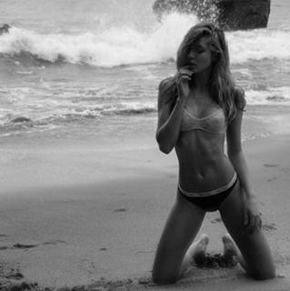 Josie Marie Canseco feet photo thumbnail