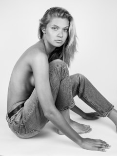 Josie Marie Canseco feet photo thumbnail