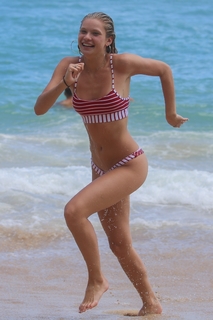 Josie Marie Canseco feet photo thumbnail