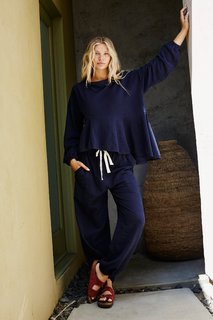 Josie Marie Canseco feet photo thumbnail