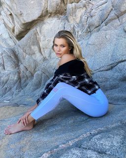 Josie Marie Canseco feet photo thumbnail
