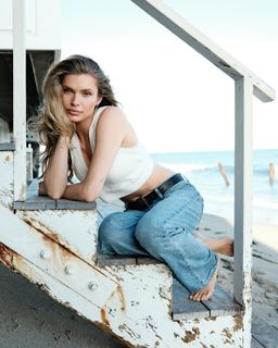 Josie Marie Canseco feet photo thumbnail