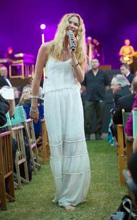 Joss Stone feet photo thumbnail