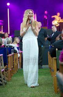 Joss Stone feet photo thumbnail