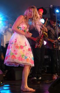 Joss Stone feet photo thumbnail