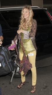 Joss Stone feet photo thumbnail