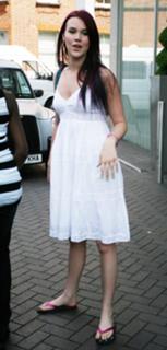 Joss Stone feet photo thumbnail