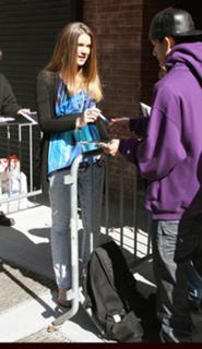 Joss Stone feet photo thumbnail