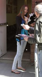 Joss Stone feet photo thumbnail