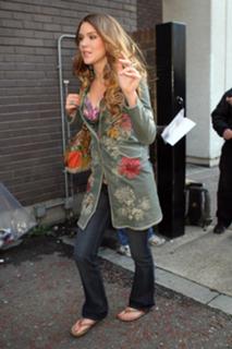 Joss Stone feet photo thumbnail