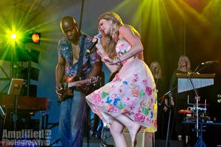 Joss Stone feet photo thumbnail